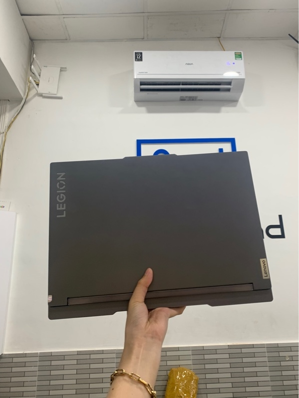 Laptop Lenovo legion 7 2022 - Ryzen 9 6900hx - Ram 16/1TB - Radeon RX 6850M XT 12GB - Màu xám - Pin 87% - Ngoại hình: 97% - Kèm sạc