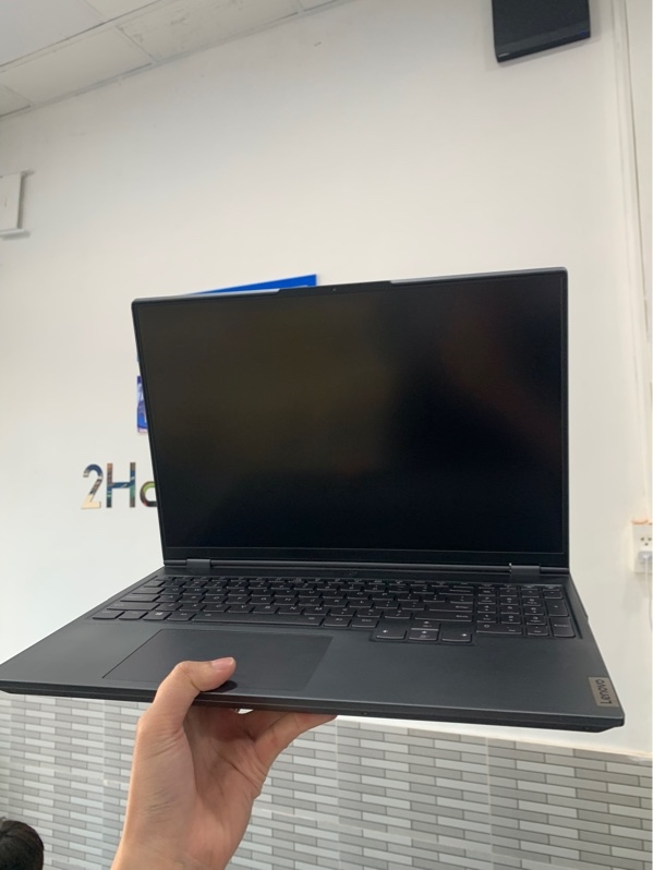 Laptop Lenovo legion 7 (82N6) - Ryzen 7 5800H - RTX 3070 8GB - Ram 16GB/SSD 1TB - Pin 87% - Ngoại hình: 97% - Cấn góc, màn ám xanh 3 đường - Kèm sạc