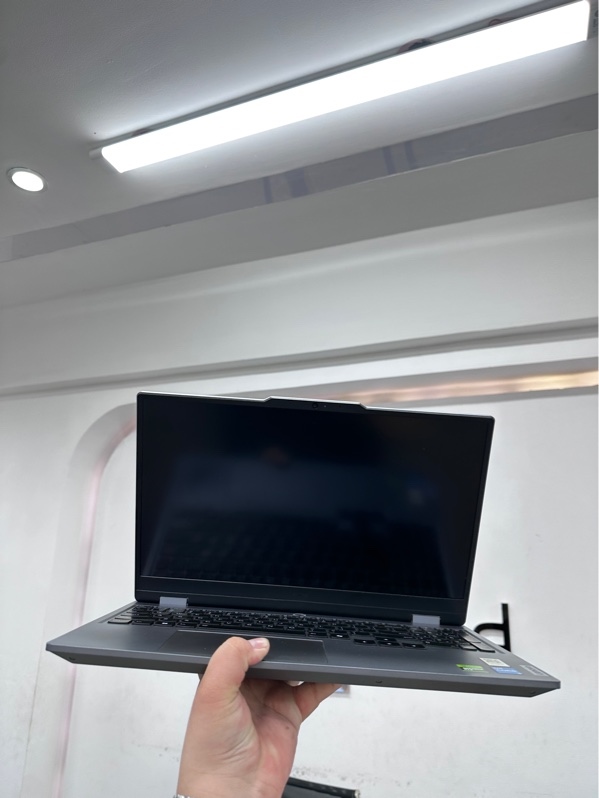 Laptop Lenovo LOQ 15IAX9 83GS - i5-12450HX - 16/512gb - nvidia geforce rtx 3050 6Gb - Màu xám - Pin 100% - Ngoại hình 97.5% - Kèm sạc