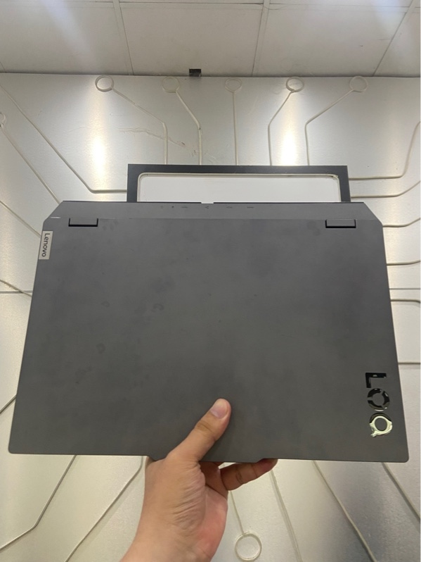 Laptop Lenovo LOQ 15IAX9 83GS - Intel Core i5-12450HX - RTX 2050 - Ram 8/512 GB SSD - 144Hz - Pin 88% - Màu xám - Ngoại hình: 97% - Màn ám vàng Viền, in phím nhẹ, hở sáng - Kèm sạc