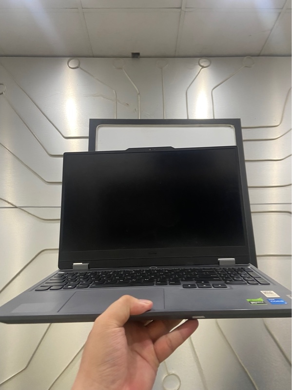 Laptop Lenovo LOQ 15IAX9 83GS - Intel Core i5-12450HX - RTX 2050 - Ram 8/512 GB SSD - 144Hz - Pin 88% - Màu xám - Ngoại hình: 97% - Màn ám vàng Viền, in phím nhẹ, hở sáng - Kèm sạc