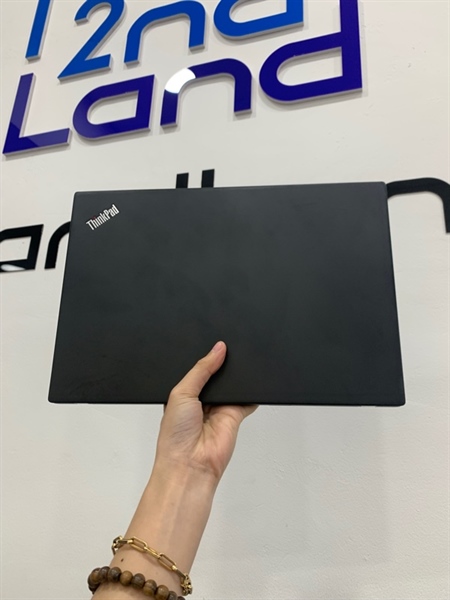 Laptop Lenovo Roxet72W - Ryzen 5 Pro 2500U - 8/128SSD - Pin 83% - Ngoại hình: 97% - Bàn phím nhật - Body, kèm sạc