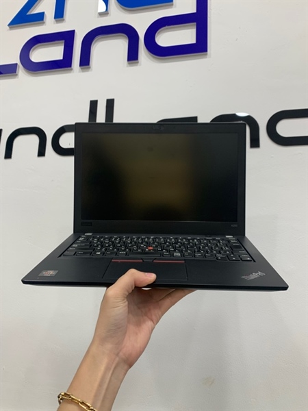 Laptop Lenovo Roxet72W - Ryzen 5 Pro 2500U - 8/128SSD - Pin 83% - Ngoại hình: 97% - Bàn phím nhật - Body, kèm sạc 1