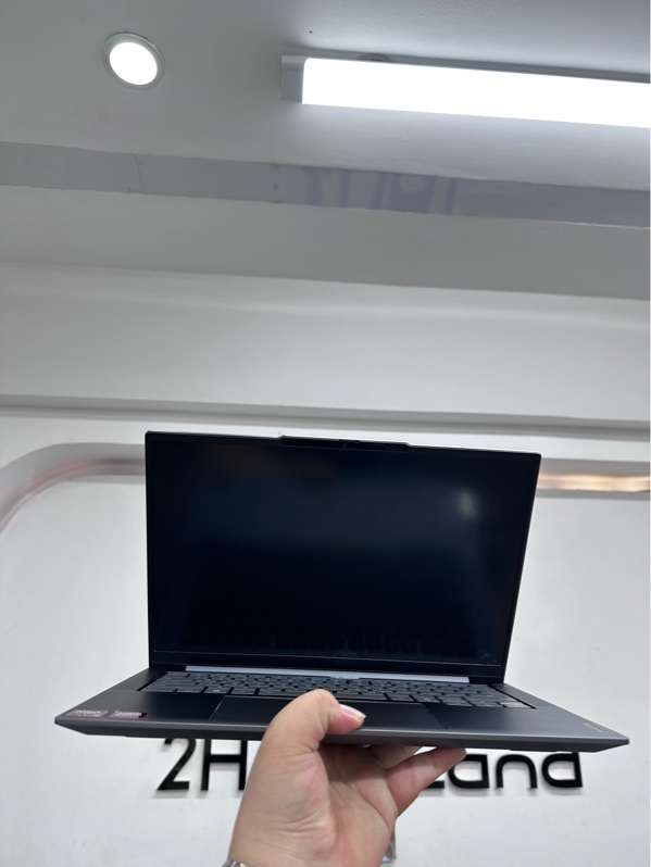 Laptop Lenovo Thinkbook 14 - G7+ Ryzen AI 9 H 365 - Radeon 880M - ram 32/1TB SSD - Màn 3K/ 120hz/ ips - Màu xám bạc - Pin 99% - Ngoại hình 98% - Kèm sạc