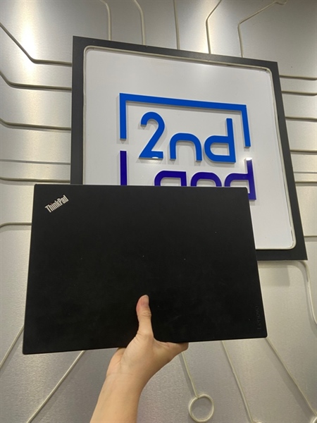 Laptop Lenovo Thinkpad 20FXS07700 - i7-6820HQ Geforce 940MX - Ram 16/500GB SSD - Pin 63% - Màu đen - Ngoại hình: 97% - Nứt mặt C, màn nhiều đốm phản quang - Kèm sạc