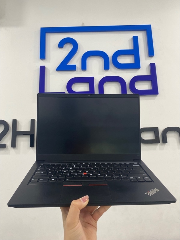Laptop Lenovo Thinkpad E14 gen 2 - i5-1135G7 - 8GB/SSD 512GB - Màu đen - Pin 87% - Ngoại hình 97% - viền trầy xước, màn trầy, tối viền, góc dưới màn có 2 đốm vàng, 4 góc trầy cấn, vỏ hở - Kèm sạc