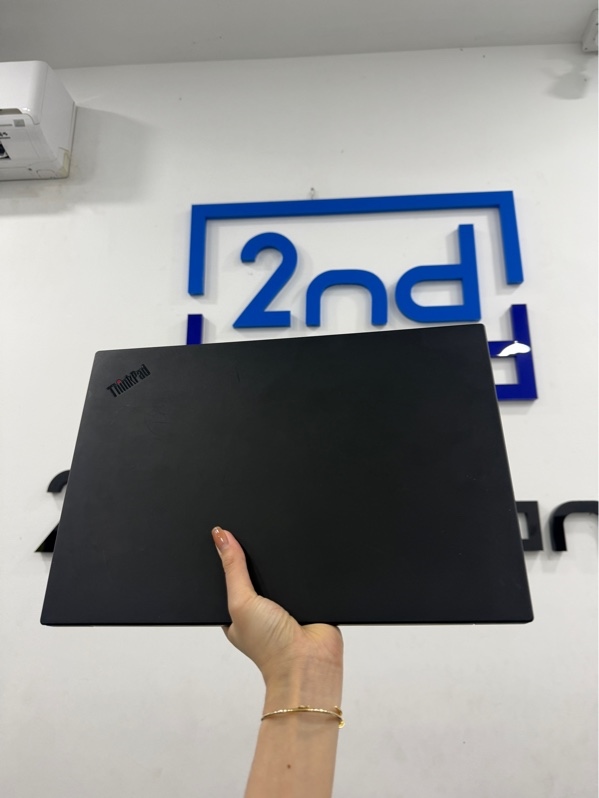 Laptop Lenovo Thinkpad P1 gen 2 - i7-9850H/Quadro T2000 - 16/256GB SSD - Màn FullHd - 60hz - Màu đen - Pin 95% - Ngoại hình 98% - Máy trầy xước nhẹ , màn ám vàng , màn trầy - Kèm sạc