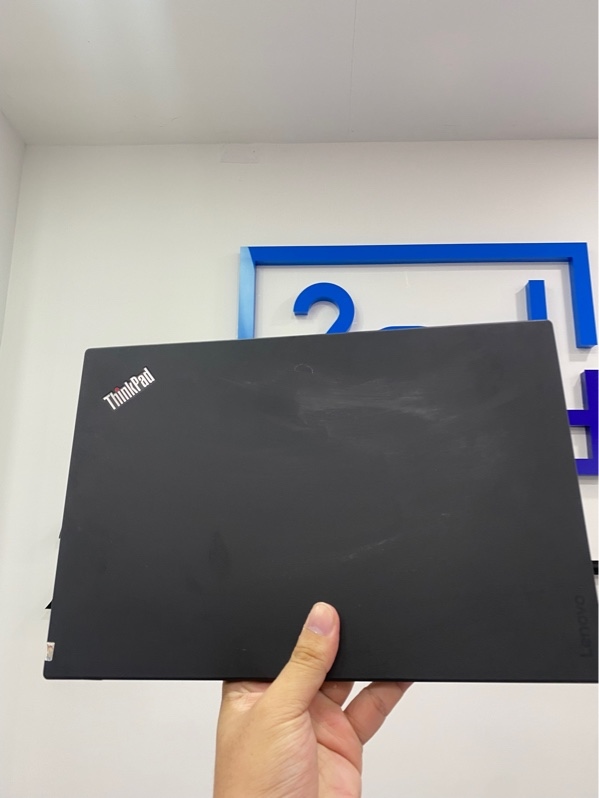 Laptop Lenovo Thinkpad X1 Carbon 20K3A05JJP - I5-6200U - Ram 8/256GB - SSD sức khỏe ổ tốt - Pin: 100% thay new - Màu đen - Ngoại hình: 97% - Xước, bụi, màn ám hồng, phản quang - Kèm sạc
