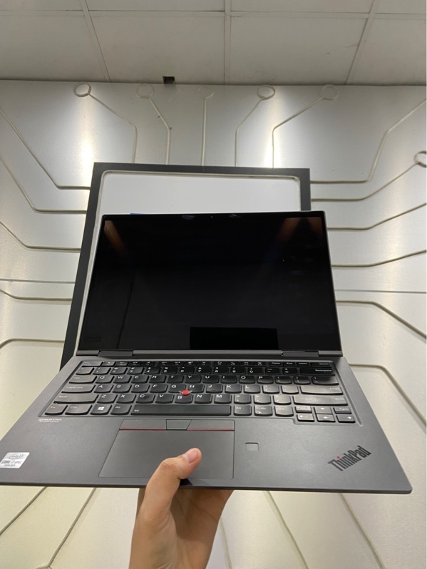Laptop Lenovo Thinkpad X1 Yoga Gen 5 - I7 10610U - Ram 16/256gb SSD - Màn 4k 60hz - Màn cảm ứng - Pin 74% - Màu xám - Ngoại hình: 97% - Màn ám hồng vừa, xước cấn sườn, mặt D - Kèm sạc