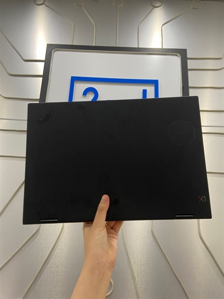 Laptop Lenovo Thinkpad X1 Yoga - i7-8550U - Ram 16/256GB SSD - Pin 73% - Màu đen - Ngoại hình: 97% - Lỏng cáp màn, viền ám xanh, tối 4 góc - Kèm sạc