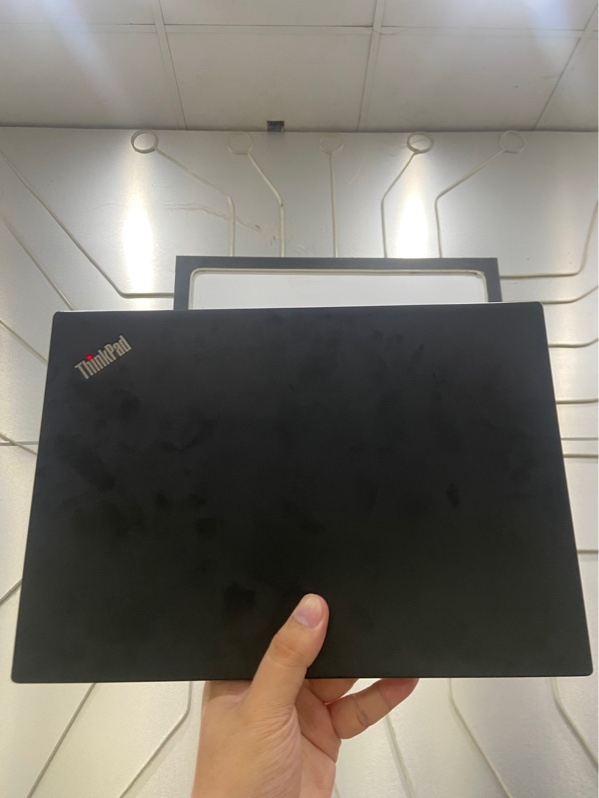 Laptop Lenovo ThinkPad X13 Gen 1 - Intel Core i5 10210U - 16/512GB SSD - Pin 85% - Màu đen - Ngoại hình: 97% - Màn tối góc nhẹ - Kèm sạc
