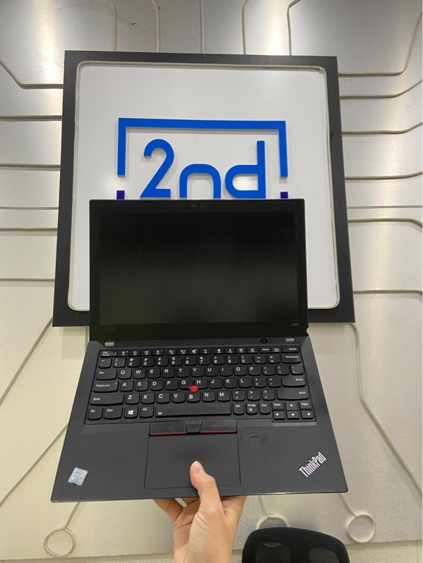 Laptop Lenovo Thinkpad X280 20KES0LN00 - I5-7300U - Ram 8/256GB SSD - Sức Khoẻ Ổ 88 - Pin 87% - Màn ám hồng nặng, in phím nhẹ, nhiều chấm phản quang, xước cấn góc sườn - Kèm sạc