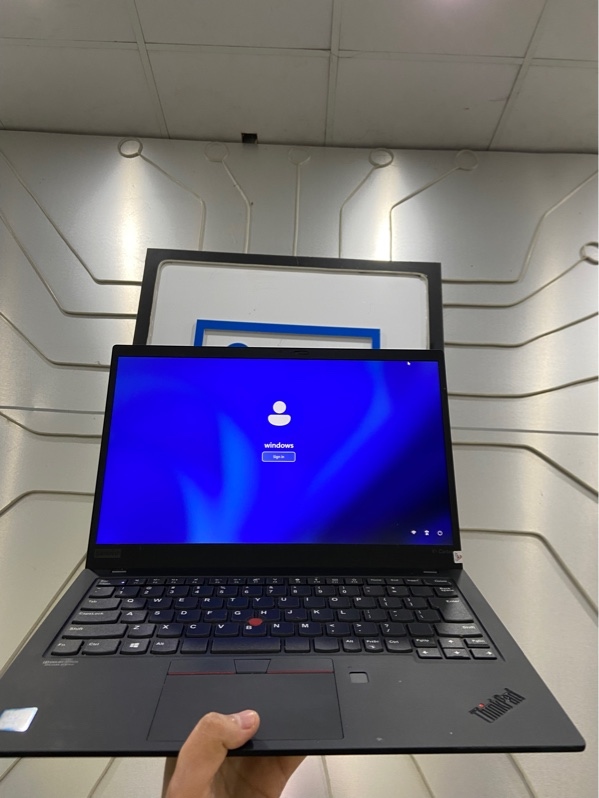 Laptop Lenovo X1 Carbon Gen 7 - i5-8265U - Ram 8/256GB - Pin 99% - Màu đen - Ngoại hình: 97% - Màn ám hồng, phản quang nhẹ - Kèm sạc