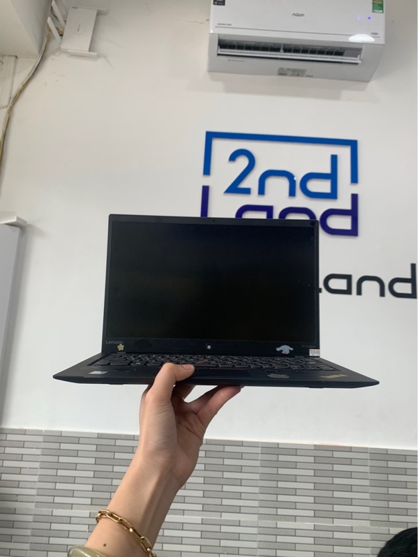 Laptop Lenovo x1 Carbon - i5-6200U - Ram 8GB/SSD 256GB - Màu đen - Pin 63% - Ngoại hình: 97% - Màn sọc 3 đường , hư touchpad - Kèm sạc- SP KHÔNG BẢO HÀNH