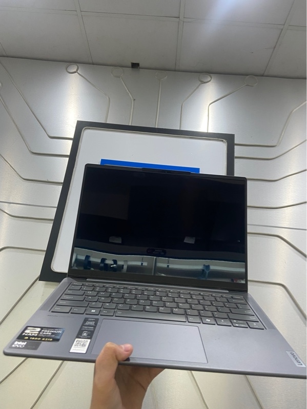 Laptop Lenovo Yoga Slim 7 83CV - Ultra 7 155H - Ram 32/1TB SSD - Pin 95% - Màu xám - Ngoại hình: 97.5% - Kèm Box + sạc - Còn bảo hành đến 10/2026