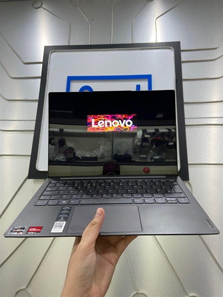 Laptop Lenovo Yoga Slim 7 - Ryzen 5 5600U - Ram 8/256GB SSD - Pin 94% - Màu đen - Ngoại hình: 97% - ám viền vàng vừa - Kèm sạc 1