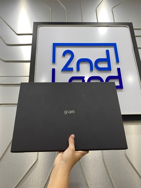 Laptop LG Electronic Gram 17 - i7-1360P - 16/1TB SSD - Pin 98% - Màu đen - Ngoại hình: 98% - Kèm sạc linh kiện