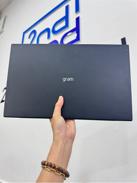 Laptop LG Gram 15Z95P - i7-1193G7 - 16/1TB - Màu đen - Pin 84% - Ngoại hình: 98% - Màn cảm ứng - Body, kèm sạc