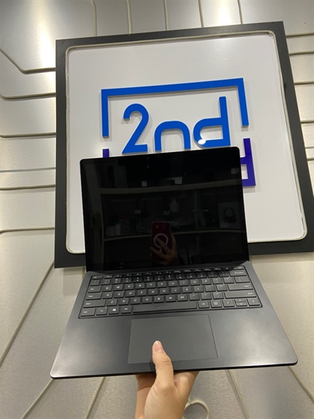 Laptop Microsoft Surface 4 - i7-1185G7 - Ram 16/512 SSD - Màn cảm ứng - Pin 87% - Màu đen - Ngoại hình: 97.5% - Kèm sạc 1