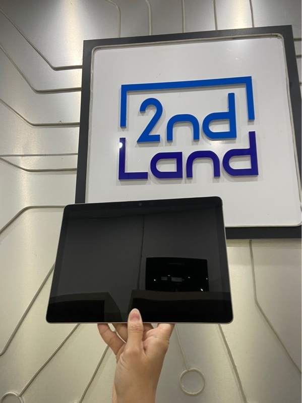 Laptop Microsoft Surface Go 2 - Chip intel m3-8100Y - Ram 8GB SSD 128GB - Pin 85% - Màu bạc - Ngoại hình: 97% - cấn tróc viền - Kèm sạc