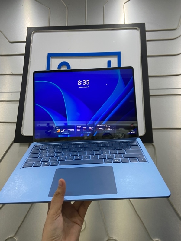 Laptop Microsoft Surface Laptop 7 - Chip Snap X10 core X1P64100 - Ram 16GB/SSD 512GB - Pin 99% - Màu xanh - Ngoại hình: 98% - Kèm sạc