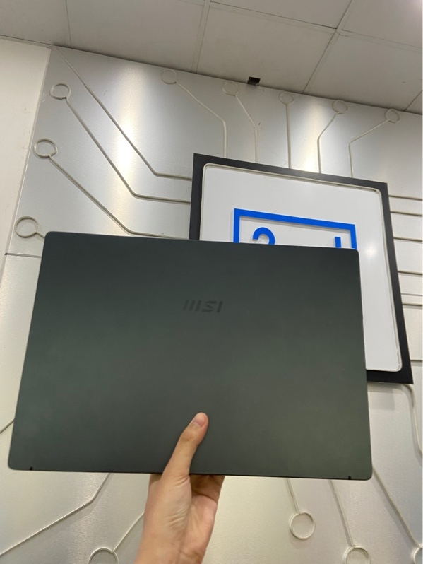 Laptop MSI 14 B5M - Chip Ryzen 5 5500u - Ram 16GB SSD 512GB - Pin 60% - Màu xanh - Ngoại hình: 97% - màn ám xanh - Kèm sạc