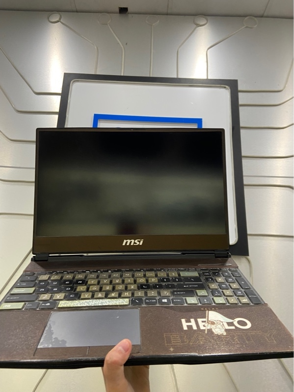 Laptop MSI Alpha 15 A3DDK - Ryzen 7 3750H - RX 5500M - Ram 24/512GB SSD - Pin 67% - Màu đen - Ngoại hình: 97% - Bể khe tản nhiệt, máy dán skin, màn ám xanh nặng, vài đốm phản quang, lỗi mic - Kèm sạc - không bảo hành