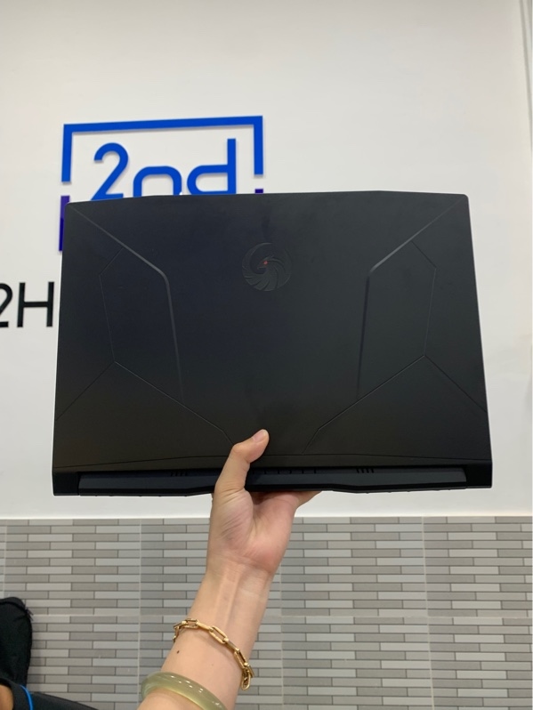 Laptop MSI Bravo 15 B5DD - Ryzen 5 5600H - 16GB/512GB SSD - Card radeon RX 5500M - Màu đen - Pin 95% - Ngoại hình: 98% - Màn trầy, ám hồng + phản quang - Kèm sạc