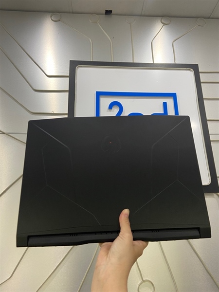 Laptop MSI Bravo 15 B5DD - Ryzen 5 5600H - Radeon RX 5500M - Ram 8/512GB SSD - Pin 90% - Màu đen - Ngoại hình: 98% - In phím, 1 đường phản quang, viền ám hồng nhẹ - Kèm sạc