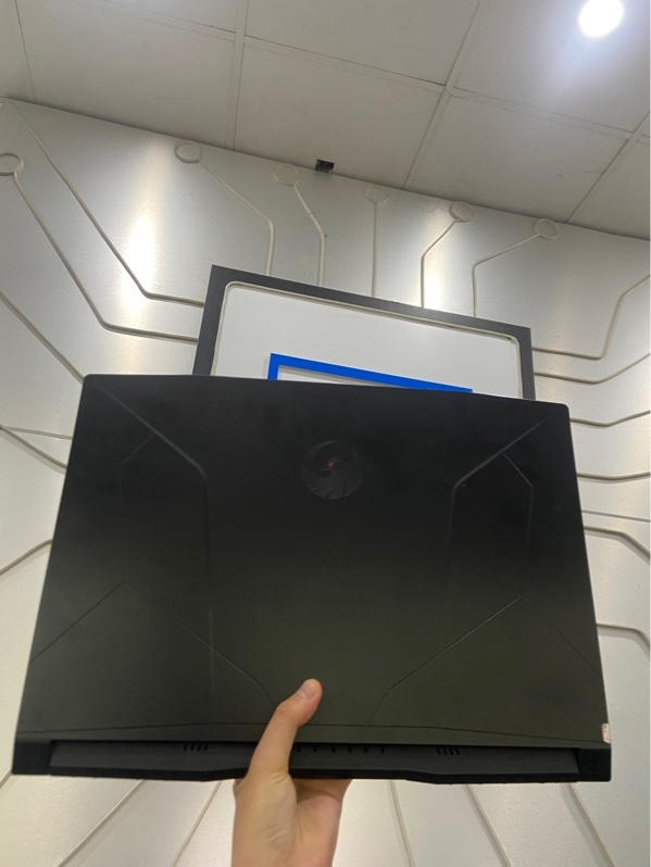 Laptop MSI Bravo 15 B5DD - Ryzen 5-5600H - Ram 16/512GB SSD - Sức khoẻ ổ 69% - Radeon RX 5500M - Pin 84% - Màu đen - Ngoại hình: 97% - Màn ám hồng nặng, in phím, phím ":" bị rớt keycap, mất 1 ốc mặt D - Kèm sạc