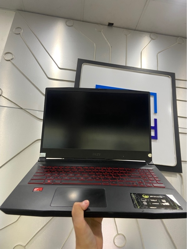Laptop MSI Bravo 15 B5DD - Ryzen 5-5600H - Ram 16/512GB SSD - Sức khoẻ ổ 69% - Radeon RX 5500M - Pin 84% - Màu đen - Ngoại hình: 97% - Màn ám hồng nặng, in phím, phím ":" bị rớt keycap, mất 1 ốc mặt D - Kèm sạc