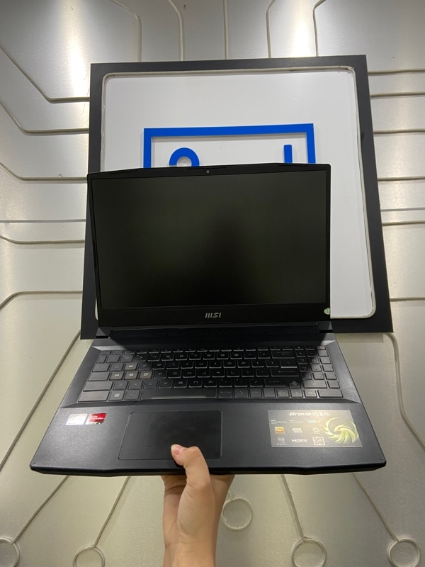 Laptop MSI Bravo 15 B7E - Ram 16/512GB - Chip ryzen 5 7535HS - AMD Radeon RX 6550M - Pin 100% - Màu đen - Ngoại hình: 98% - Kèm sạc 1