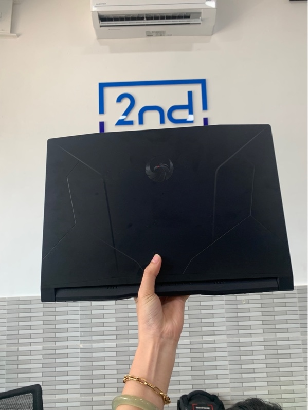 Laptop MSI bravo 15 B7ED - Ryzen 5 7535HS - Ram 16GB/512GB SSD - AMD radeon rx 6550m - Màu đen - Pin 84% - Ngoại hình: 97% - 1 đóm phản quang, hở mặt b - Fullbox