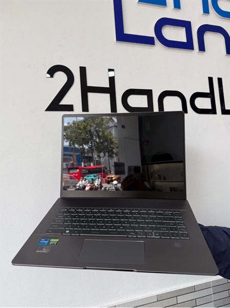 Laptop MSI Creator Z16 - 16 inch - i7-11800H - RTX 3060 - 6GB Vram - Ram 32/1TB - SSD - Pin 65% - Ngoại hình 98% - Trầy dăm cạnh - Kèm sạc 1