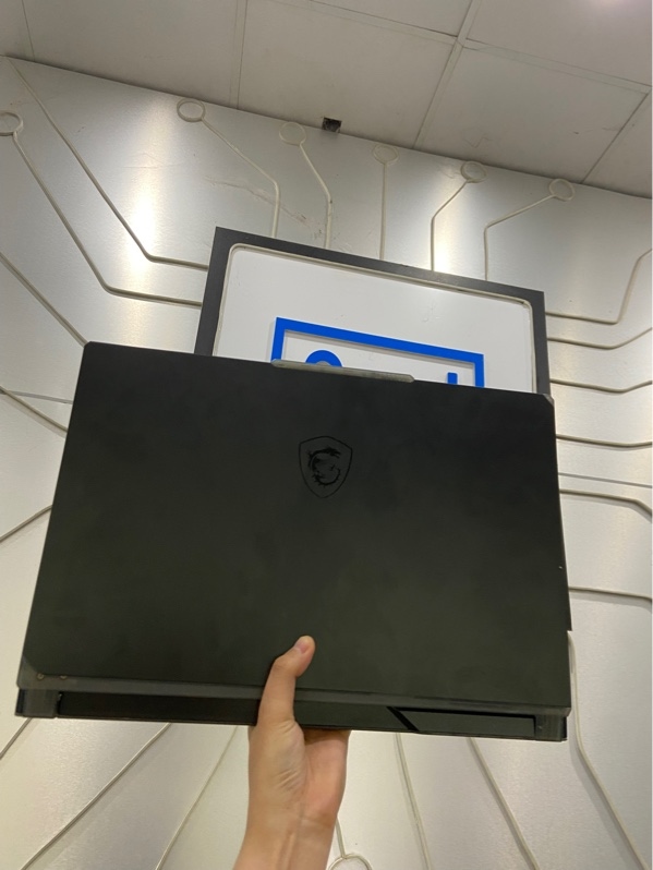 Laptop MSI Cyborg 15 A12VE - intel Core i7-12650H - NVIDIA RTX 4050 - Ram 32/512GB SSD - Pin 76% - Màu đen - Ngoại hình: 97.5% - Màn ám viền vàng, in phím nhẹ, xước thân - Kèm sạc