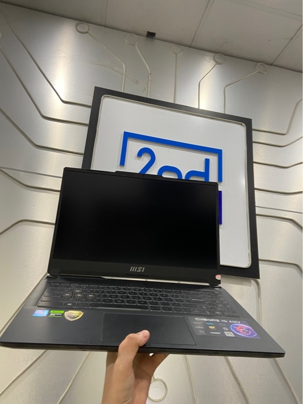 Laptop MSI Cyborg 15 A12VE - intel Core i7-12650H - NVIDIA RTX 4050 - Ram 32/512GB SSD - Pin 76% - Màu đen - Ngoại hình: 97.5% - Màn ám viền vàng, in phím nhẹ, xước thân - Kèm sạc