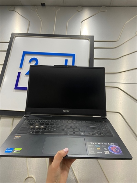 Laptop MSI Cyborg- 15 A13UC E15K1IMS - i5-13420H - Ram 16/512GB SSD RTX 3050 - Pin 81% - Màu đen - Ngoại hình: 98% - Màn 1 vết xước - Kèm sạc - Còn bảo hành 1