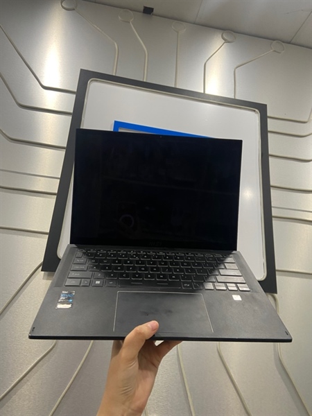 Laptop MSI E14 Flipevo - i7-1280P - Ram 16GB SSD 512GB - Pin 90% - Màu đen - Ngoại hình: 97% - Loa rè nhẹ, ám viền vàng, loạn cảm màn - Body - Kèm sạc 1