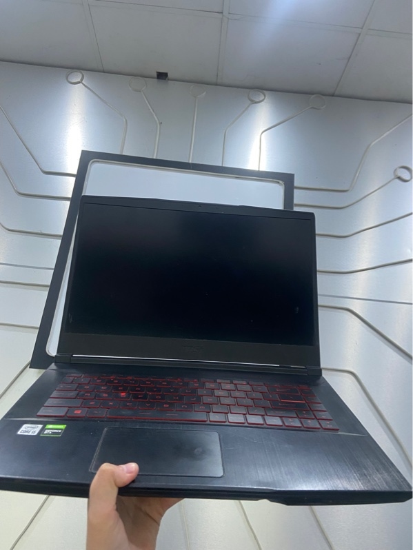 Laptop MSI GF63 Thin 10SC - i5-10500H - Ram 8/512GB - GTX 1650 - Pin 81% - Màu đen - Ngoại hình: 97% - Màn phản quang, ám hồng - Kèm sạc