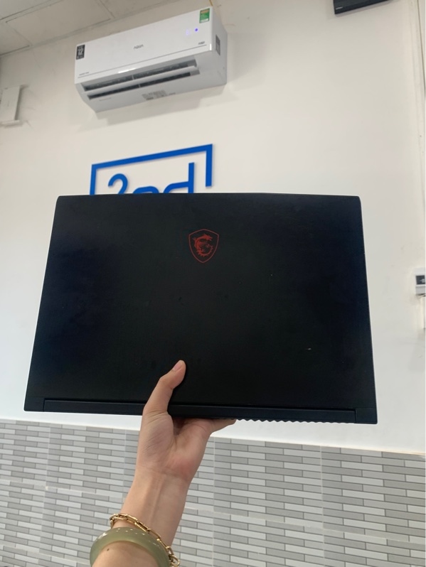 Laptop MSI GF63 Thin 10SC - i5-10500H -Ram 8GB/512GB SSD - GTX 1650 4gb - Màu đen - Pin 85% - Ngoại hình: 97% - Màn ám hồng, tróc phím, hở bản lề mặt c - Kèm sạc