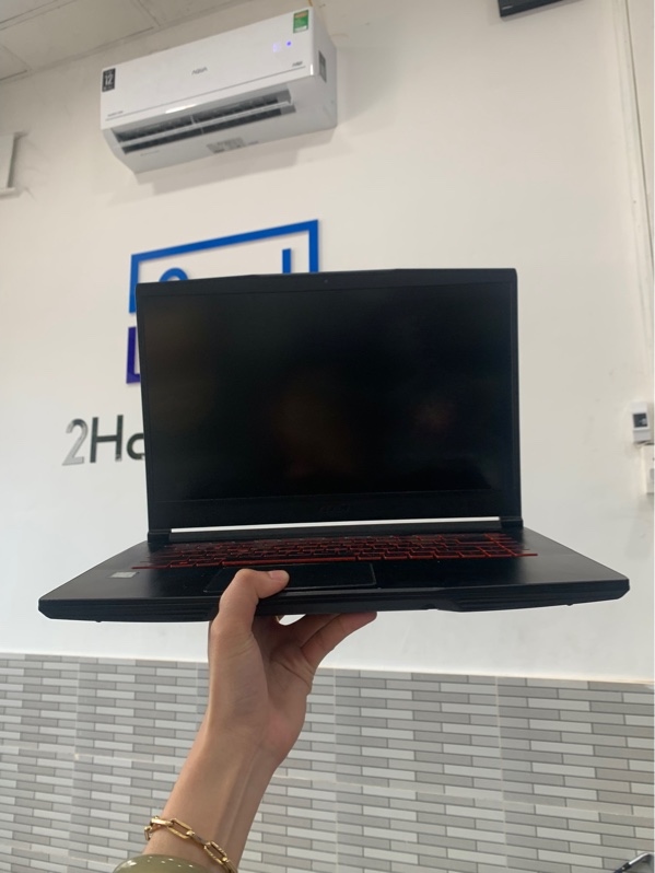 Laptop MSI GF63 Thin 10SC - i5-10500H -Ram 8GB/512GB SSD - GTX 1650 4gb - Màu đen - Pin 85% - Ngoại hình: 97% - Màn ám hồng, tróc phím, hở bản lề mặt c - Kèm sạc