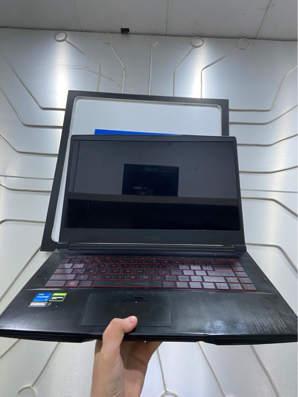 Laptop MSI GF63 Thin 11SC - i5 11400H GTX 1650 - 8/512GB SSD - Màn 144HZ - Pin 64% - Màu đen - Ngoại hình: 97% - Trầy xướt xung quanh, trầy tuchpad nhiều, mất 1 ốc đít , màn hằn phím, ám vàng - Kèm sạc