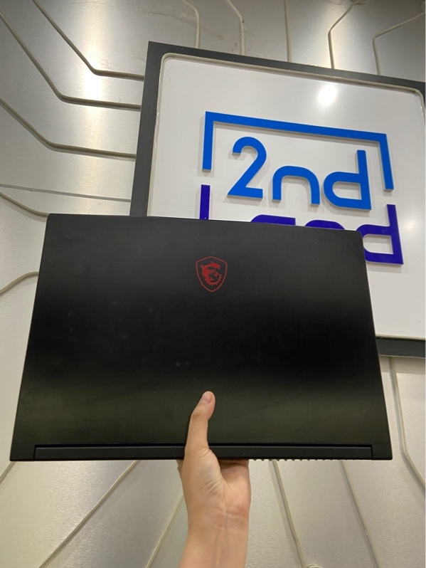 Laptop MSI GF63 Thin 11UD - Intel Core i5-11400H - Render NVIDIA GeForce RTX 3050 - Ram 24/512GB SSD - Pin 55% - Màu đen - Ngoại hình: 97% - Màn phản quang, in phím, ám viền xanh nhẹ, xước thân - Kèm sạc