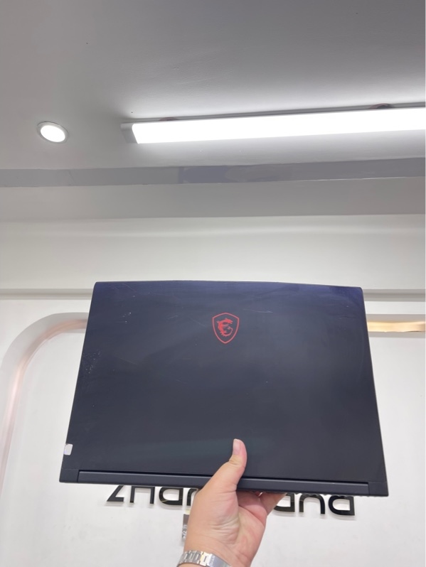 Laptop MSI GF63 Thin 9RCX - i7 9750h 8/512 ssd GTX 1050ti - Màu đen - Pin 100% đã thay - Ngoại hình 97% - Màn tối 4 góc, ám hồng - Kèm sạc