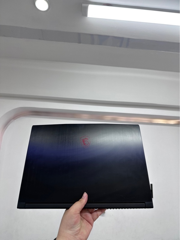 Laptop MSI GF63 Thin 9SC - I5 - 9300H 16/500gb - Gtx 1650 - 8gb - Màu đen - Pin 93% - Ngoại hình 97% - màn ám hồng, tối góc trên, in phím - Kèm sạc