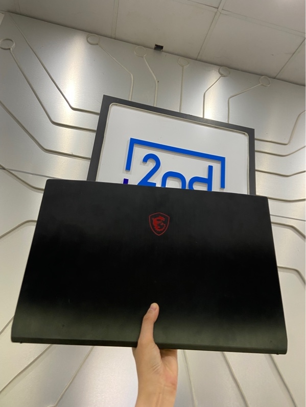 Laptop MSI GF75 Thin 9RCX - I7-9750H - GTX 1050 Ti 4GB - Ram 8/256gb - Pin 72% - Màu đen - Ngoại hình: 97% - Màn ám hồng, 2 chấm phản quang, bụi trong, mất wifi và bluetooth, xước cấn sườn, mất 1 ốc dưới - Kèm sạc