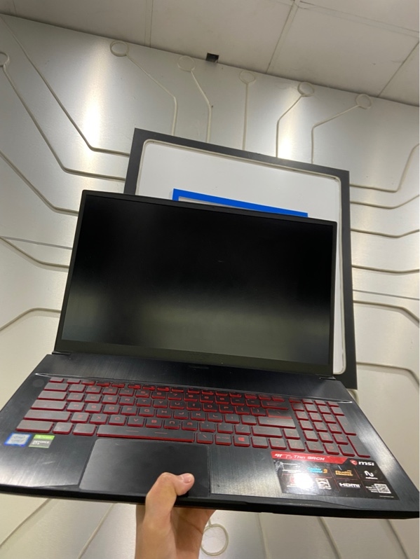 Laptop MSI GF75 Thin 9RCX - I7-9750H - GTX 1050 Ti 4GB - Ram 8/256gb - Pin 72% - Màu đen - Ngoại hình: 97% - Màn ám hồng, 2 chấm phản quang, bụi trong, mất wifi và bluetooth, xước cấn sườn, mất 1 ốc dưới - Kèm sạc