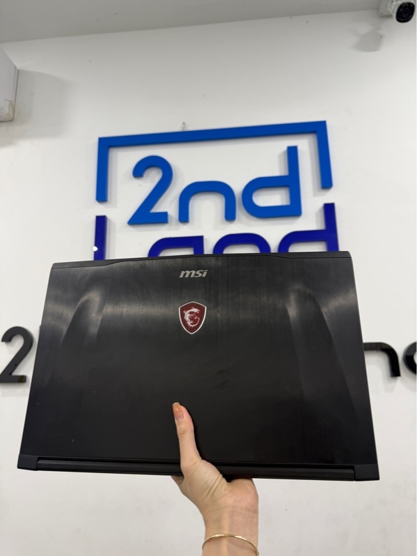 Laptop MSI GP62MVR 7RFX - i7-7700HQ - GTX 1060 - 16Gb/SSD 256Gb - HDD 1Tb - Màn fullHD 60Hz - Màu đen - Pin 93% - Ngoại hình 97% - Trầy mặt lưng, dính sơn ít, màn xanh nhẹ, màn hằn phím - Fullbox