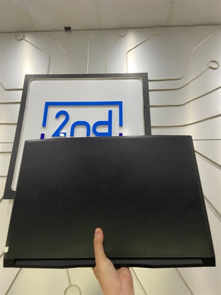 Laptop MSI Katana A17 AI B8VG - Ryzen 9 8945HS - RTX 4070 - Ram 16/1TB SSD - Pin 73% - Phím thái - Màu đen - Ngoại hình: 98% - Màn in phím, ám hồng - Kèm sạc