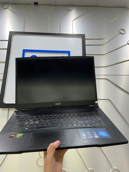 Laptop MSI Katana A17 AI B8VG - Ryzen 9 8945HS - RTX 4070 - Ram 16/1TB SSD - Pin 73% - Phím thái - Màu đen - Ngoại hình: 98% - Màn in phím, ám hồng - Kèm sạc